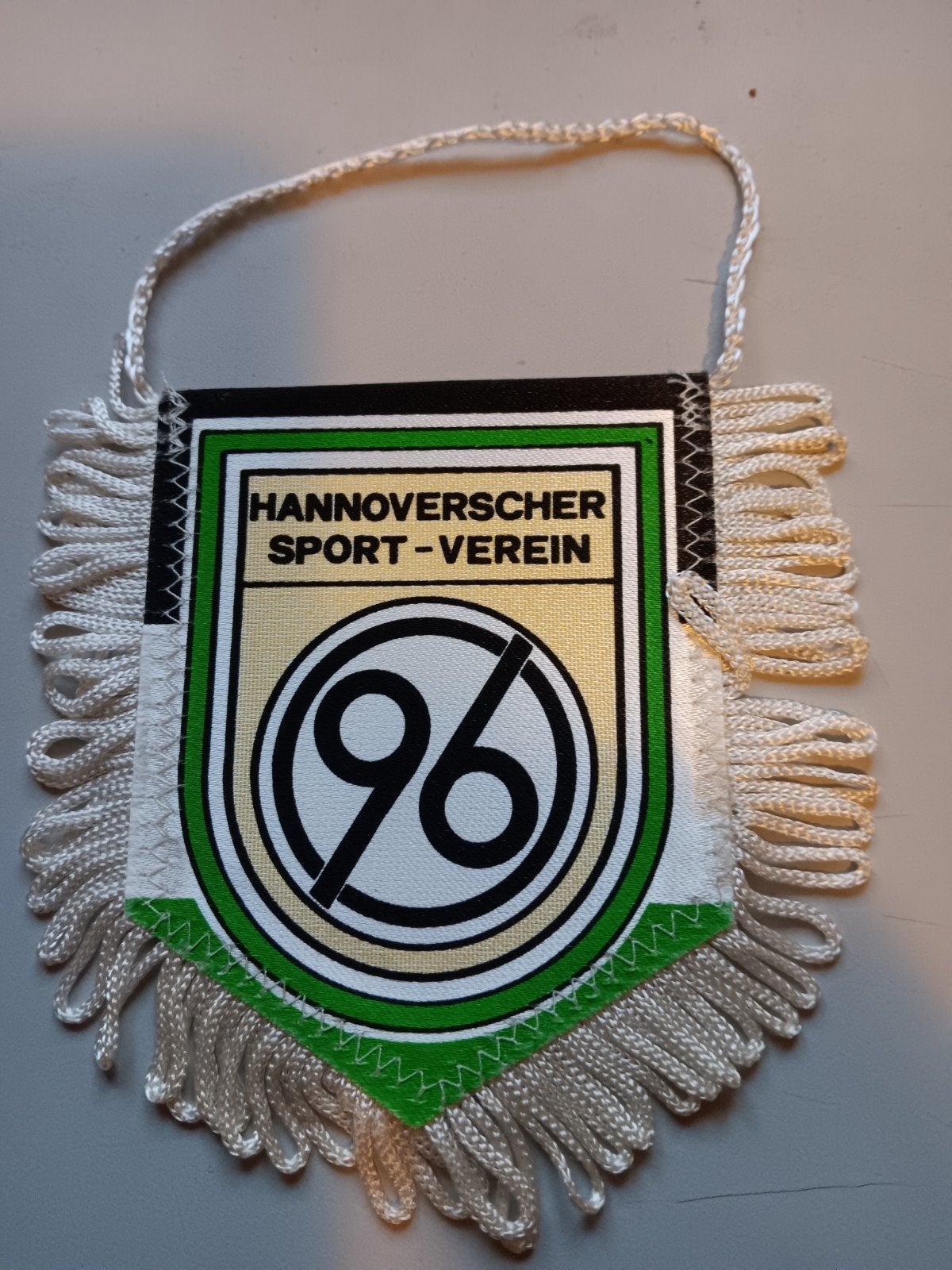 Hannover 96 Vaantje - Voetbal Souvenir, Verzamelen, Ophalen of Verzenden, Zo goed als nieuw, Buitenlandse clubs, Vaantje of Sjaal