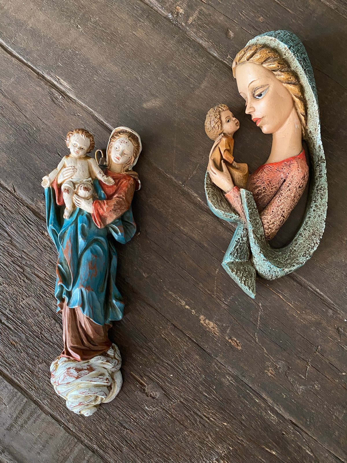 Wandbeelden Maria met Kind - Polystone (24 en 22 cm), Antiek en Kunst, Ophalen of Verzenden