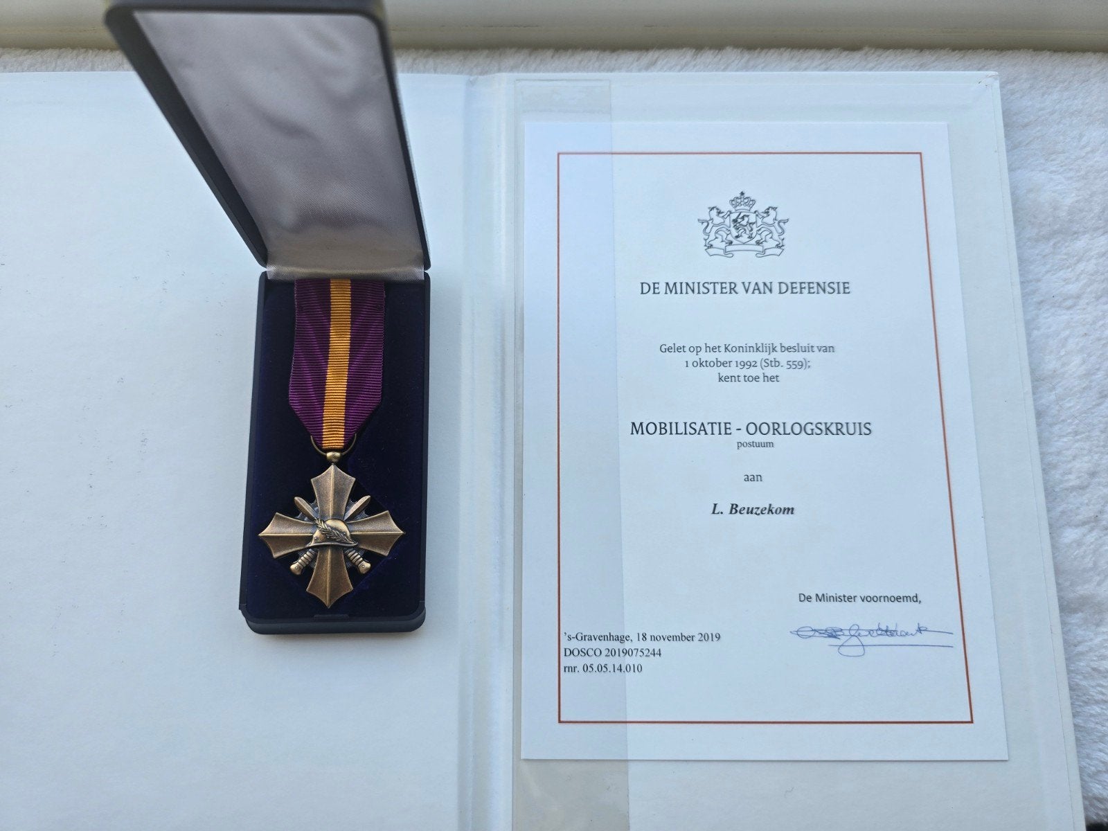 MOK Mobilisatie Oorlogskruis met oorkonde postuum, Verzamelen, Ophalen of Verzenden, Landmacht, Nederland, Lintje, Medaille of Wings
