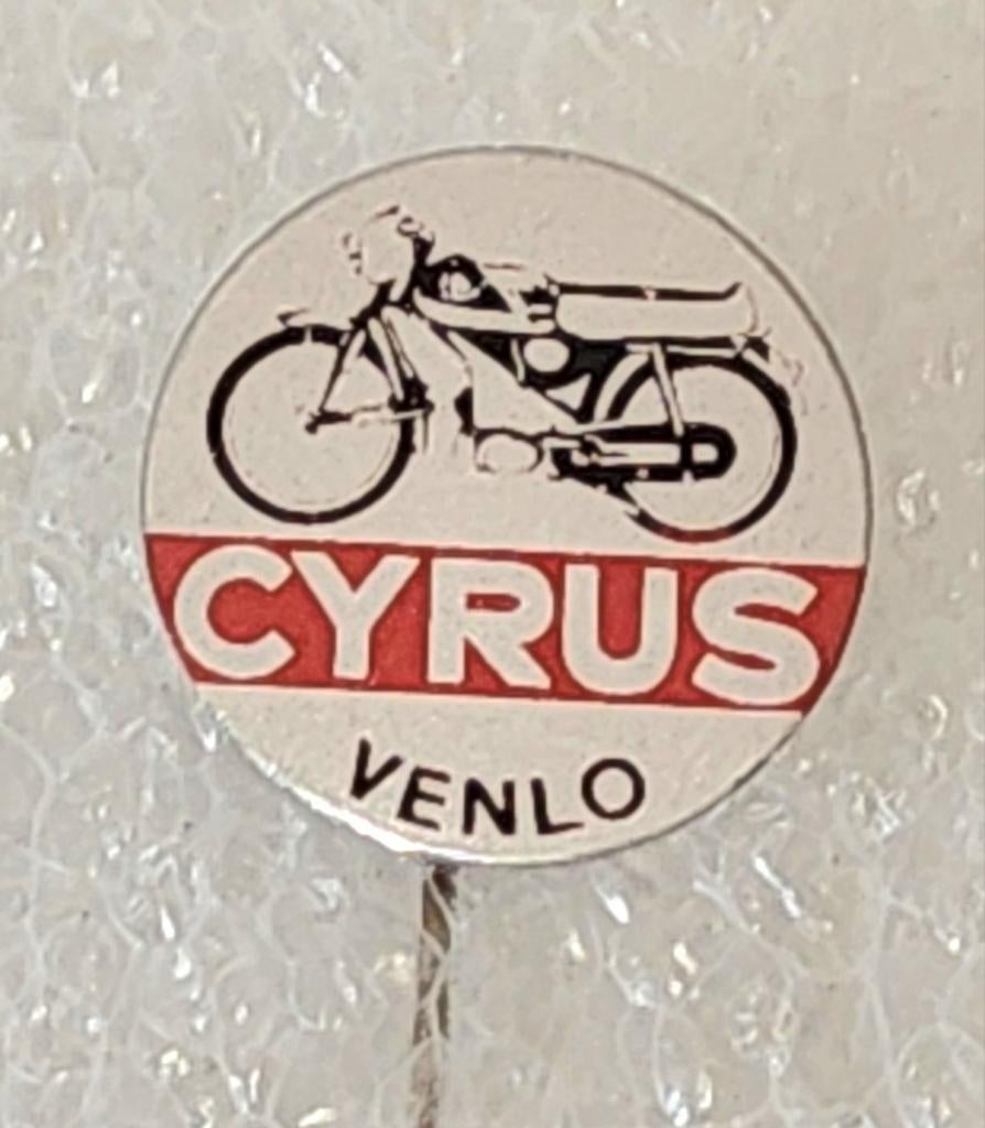 Vintage Cyrus Venlo bromfiets speldje, Ophalen of Verzenden, Gebruikt, Transport, Speldje of Pin
