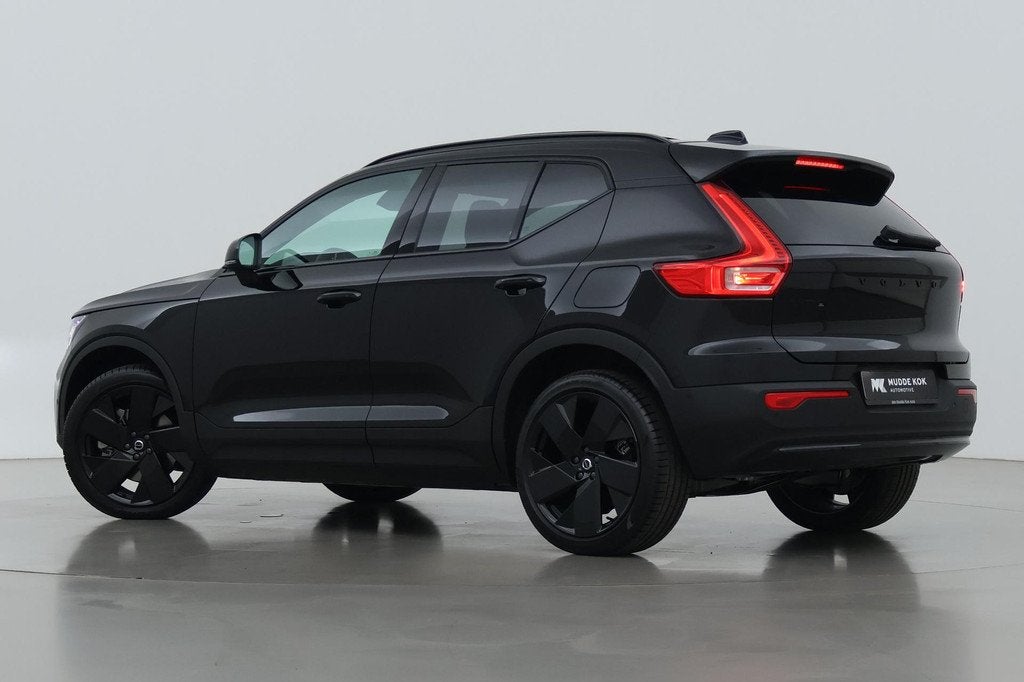 Volvo EX40 Twin Motor Plus Black Edition 82 kWh | ACC | Pano, Auto's, Volvo, Automaat, Stof, Gebruikt, 82 kWh