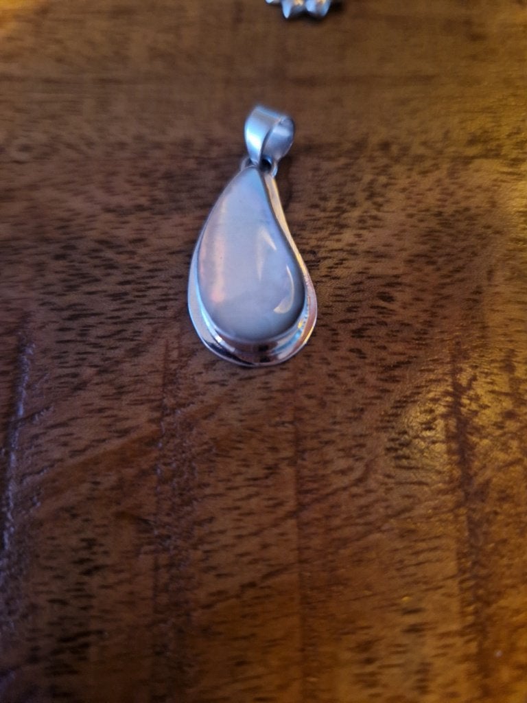 Antieke, zilveren, druppelvormige hanger met parelmoer., Ophalen of Verzenden, Zilver, Hanger, Met edelsteen
