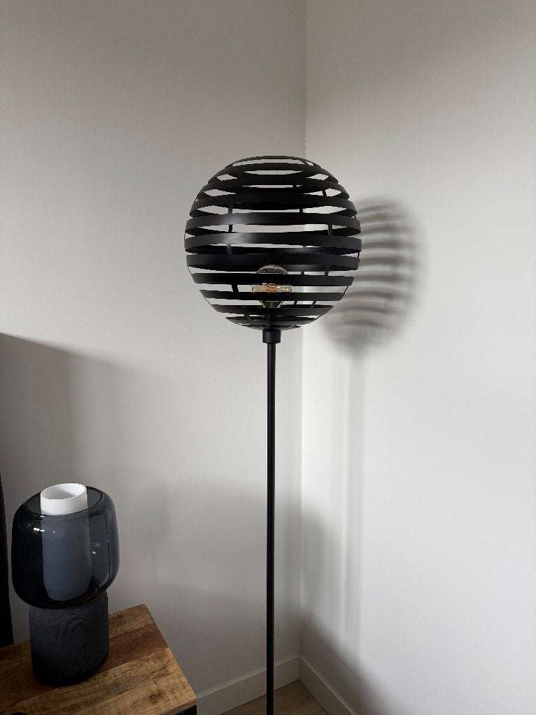 Unieke zwarte metalen vloerlamp, 164 cm/40 cm diameter, Huis en Inrichting, Lampen | Vloerlampen, Ophalen of Verzenden, Gebruikt