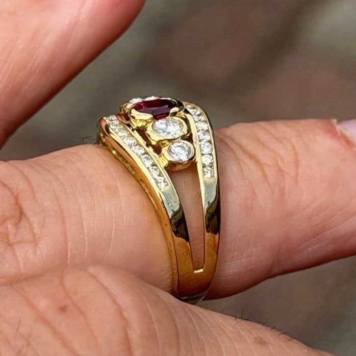 18 karaat gouden ring met natuurlijke diamanten en robijn!, Sieraden, Tassen en Uiterlijk, Ringen, Ophalen of Verzenden, Zo goed als nieuw