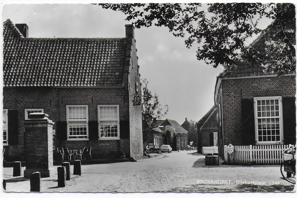 Bronkhorst Gijsbertplein  Ansichtkaart uit 1967   ( B7708 ), Ophalen of Verzenden, 1960 tot 1980, Gelopen