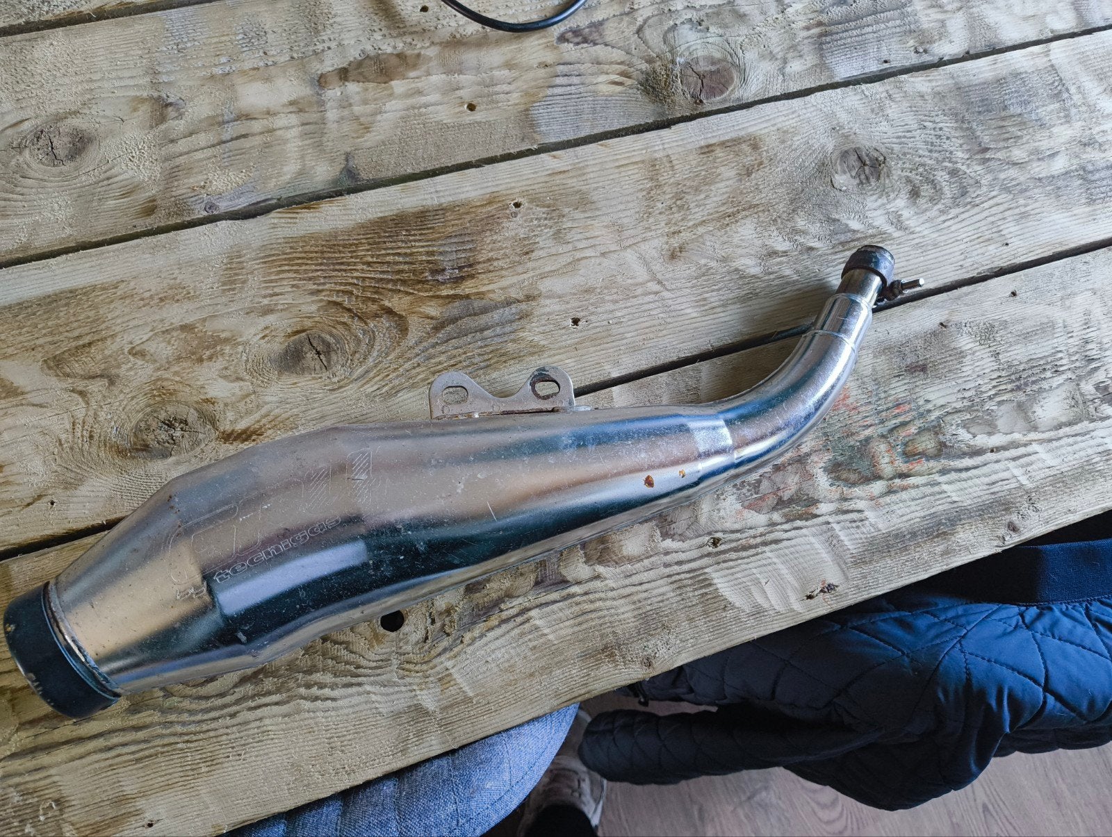Einddemper scooter, Ophalen, Uitlaat