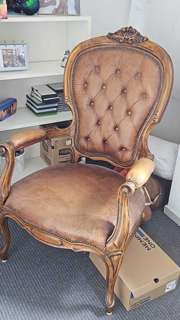 Klassieke vintage stoel ler/hout, Ophalen, Gebruikt, Bruin, Eén