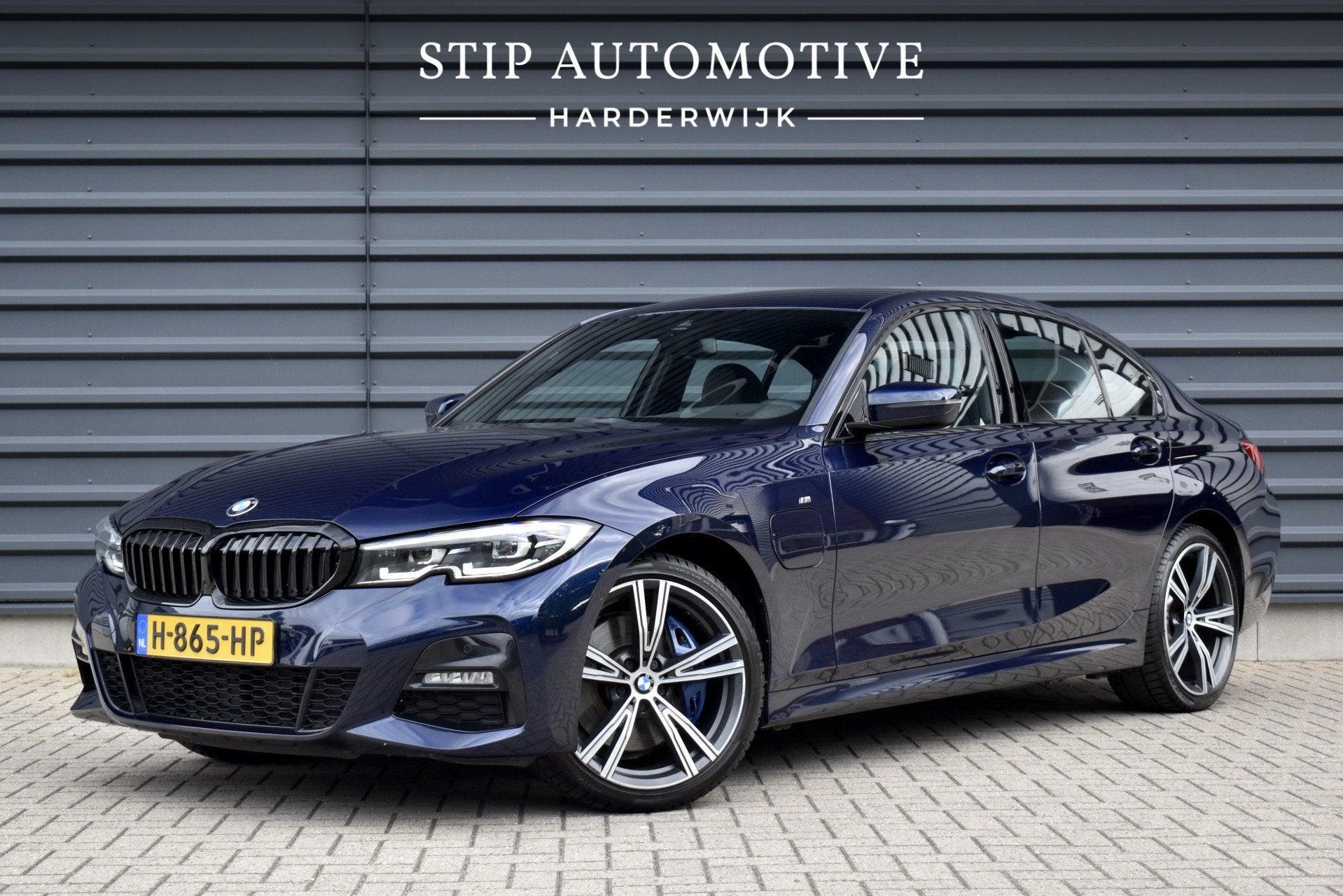 BMW 3 Serie 330e M Sport Individual | 19'' Wielen | Lederen, 1998 cc, Achterwielaandrijving, Gebruikt, Blauw