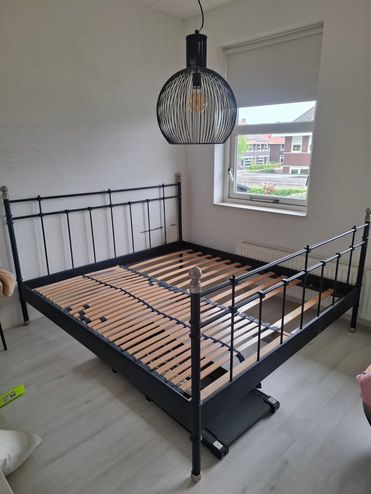Tweepersoonsbed 200x180 cm met lattenbodems