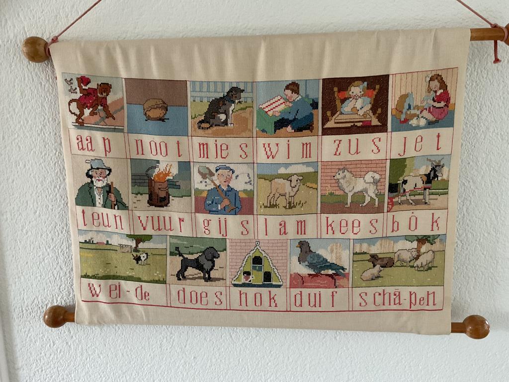Mooi geborduurd wandkleed, Ophalen, Gebruikt