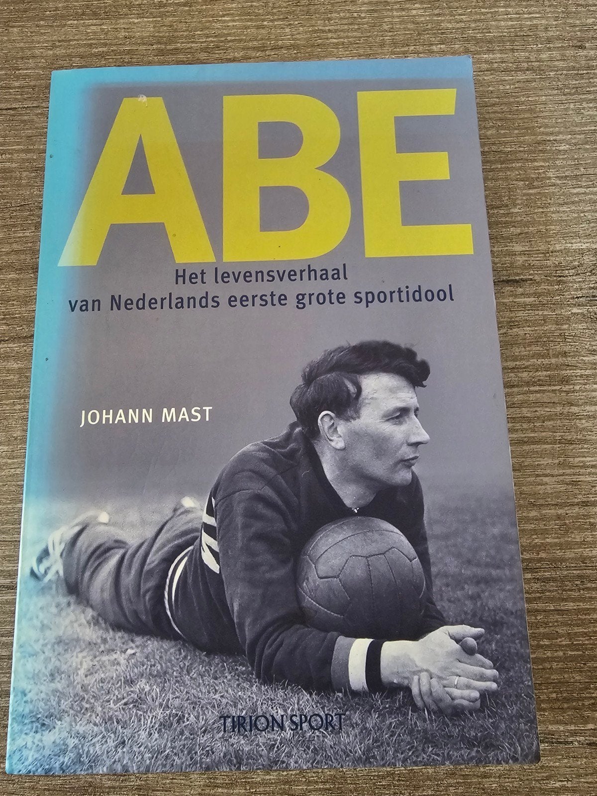 ABE Het levensverhaal van Nederlands eerste grote sportidool, Ophalen of Verzenden, Gelezen, Johann Mast, Balsport