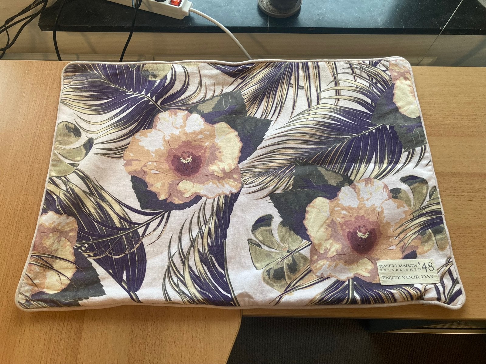Te koop: Rivièra Maison kussenhoes, roze met bloemen, Meerkleurig, Riviera Maison, Kussenhoes, Nieuw
