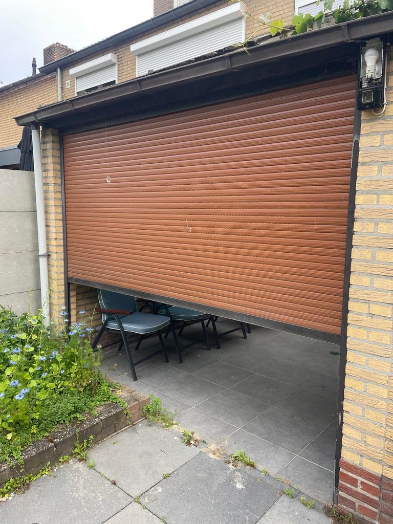 Bruine rolluik voor garage of terras, Ophalen, Bruin, 200 cm of meer, 150 tot 200 cm