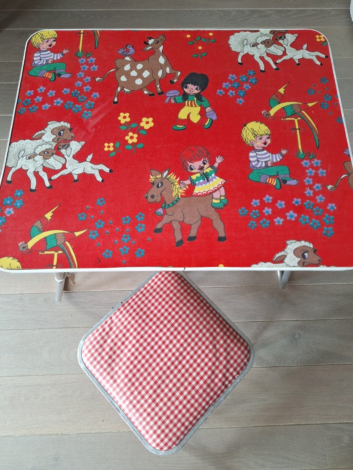 Vintage kinder tafel en stoel set, boerderij thema, Kinderen en Baby's, Ophalen