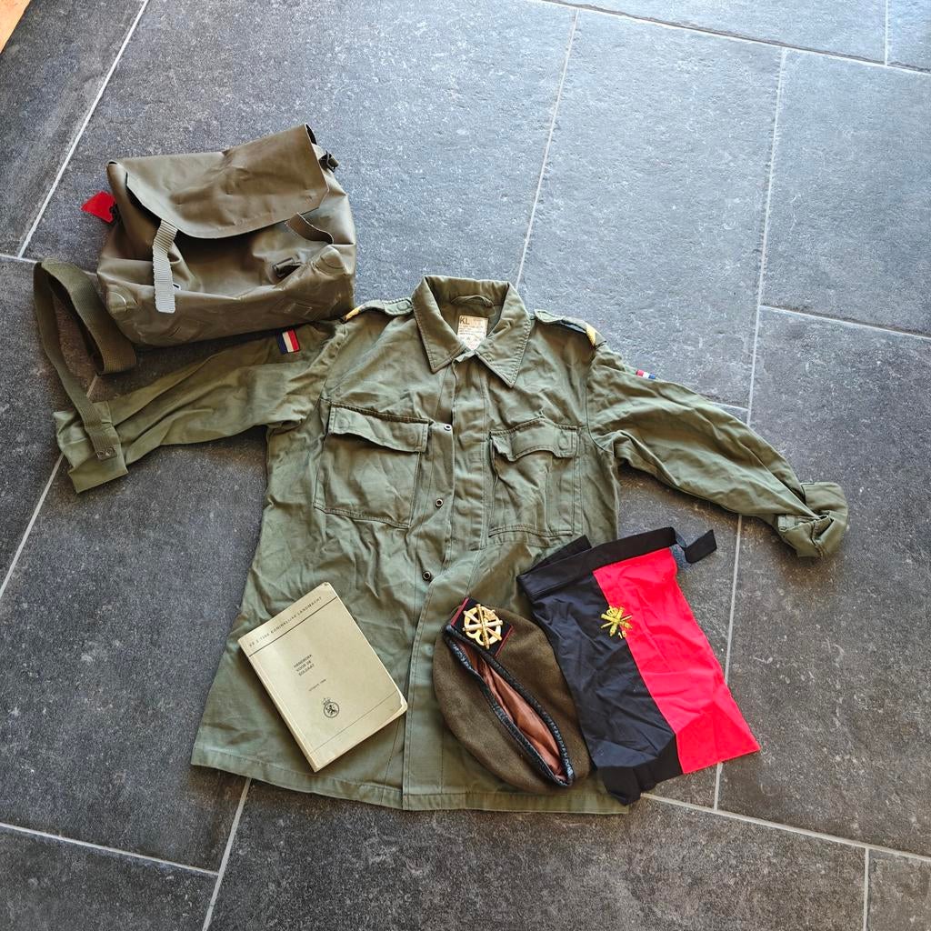 Leger spullen:, Verzamelen, Militaria | Algemeen, Ophalen of Verzenden, Landmacht, Nederland, Helm of Baret