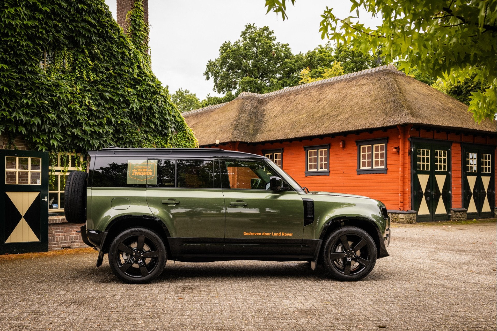 Land Rover Defender 110 2.0 P300e 110 X-Dynamic HSE Woolston, Automaat, Gebruikt, Euro 6, 3000 kg