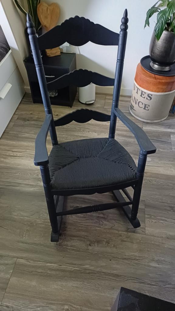 Zwarte schommelstoel met rotan zitting, Ophalen, Gebruikt, Zwart, Eén