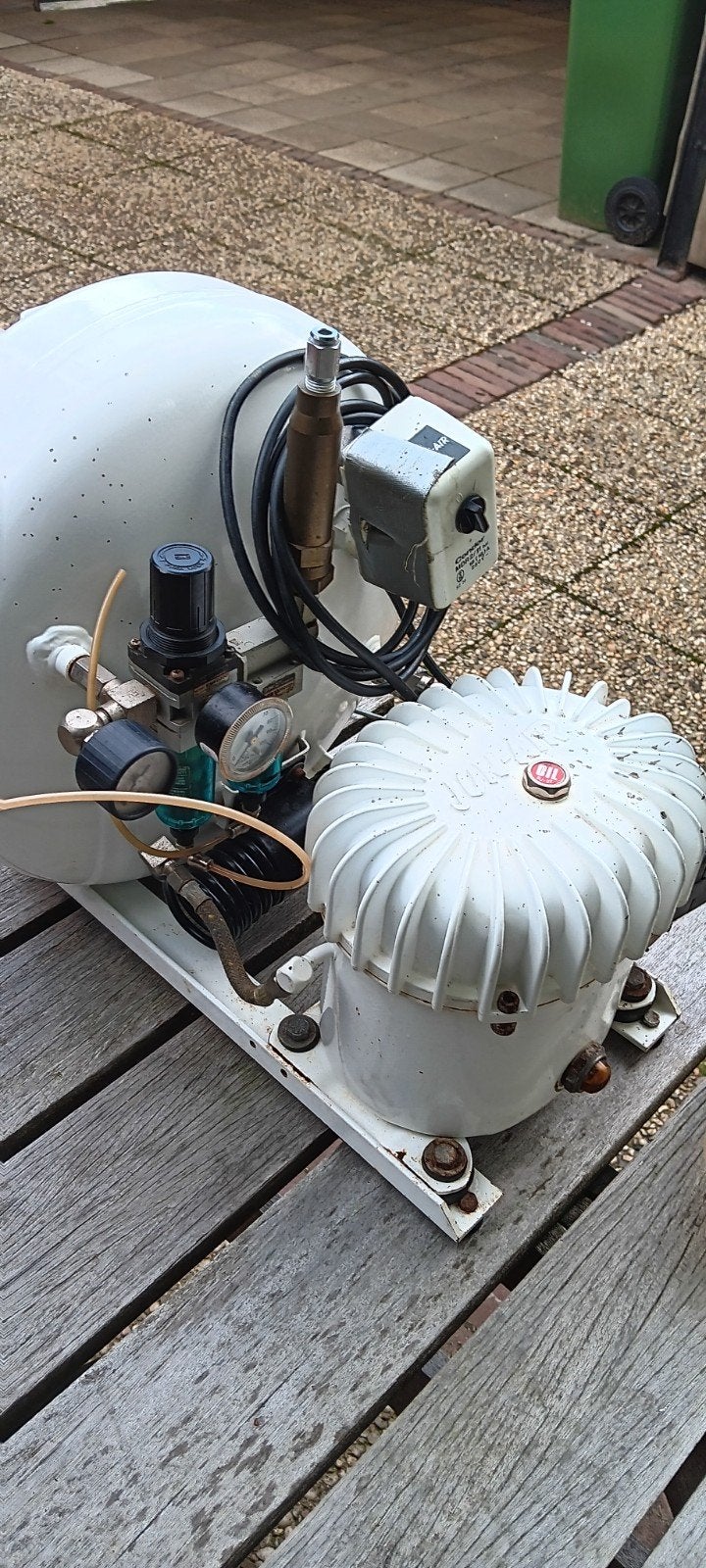 JUN-AIR luchtcompressor fluisterstil, 100 liter of meer, Ophalen