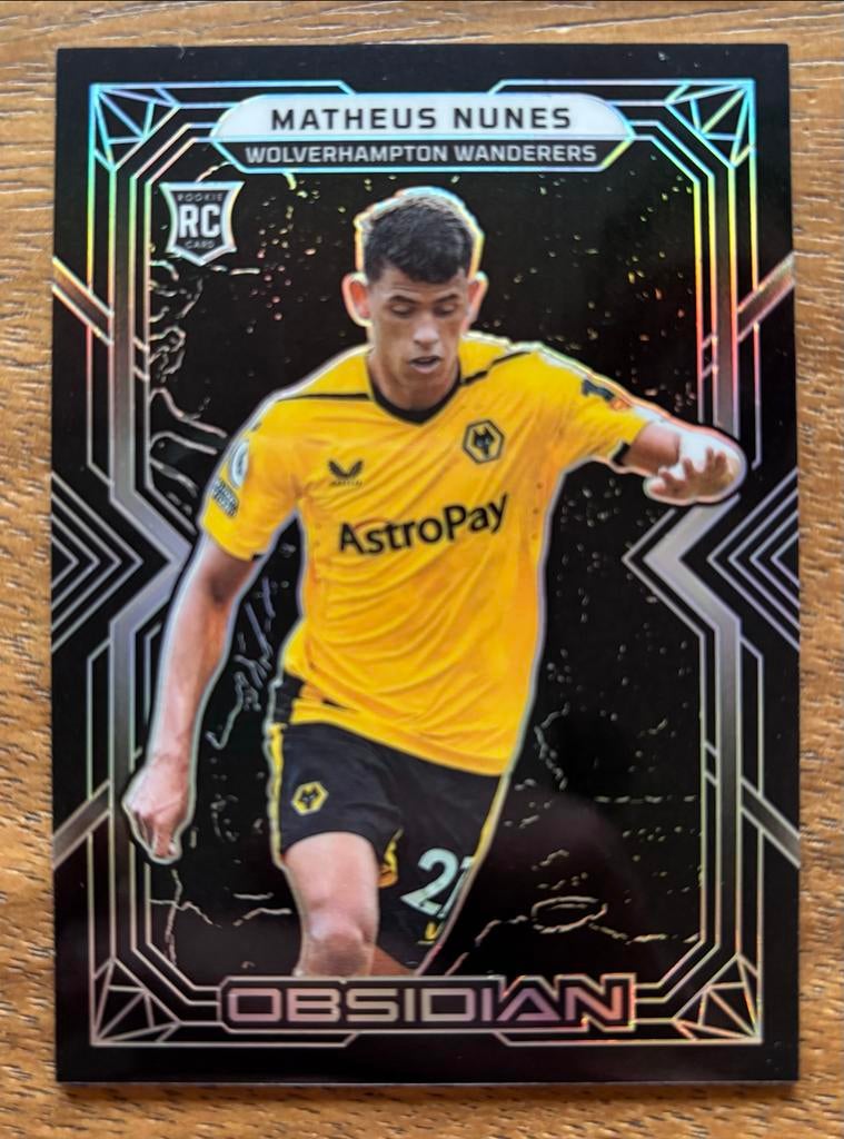 Matheus Nunes Wolverhampton Wanderers Obsidian Rookie /115, Ophalen of Verzenden, Zo goed als nieuw, Buitenlandse clubs, Spelerskaart