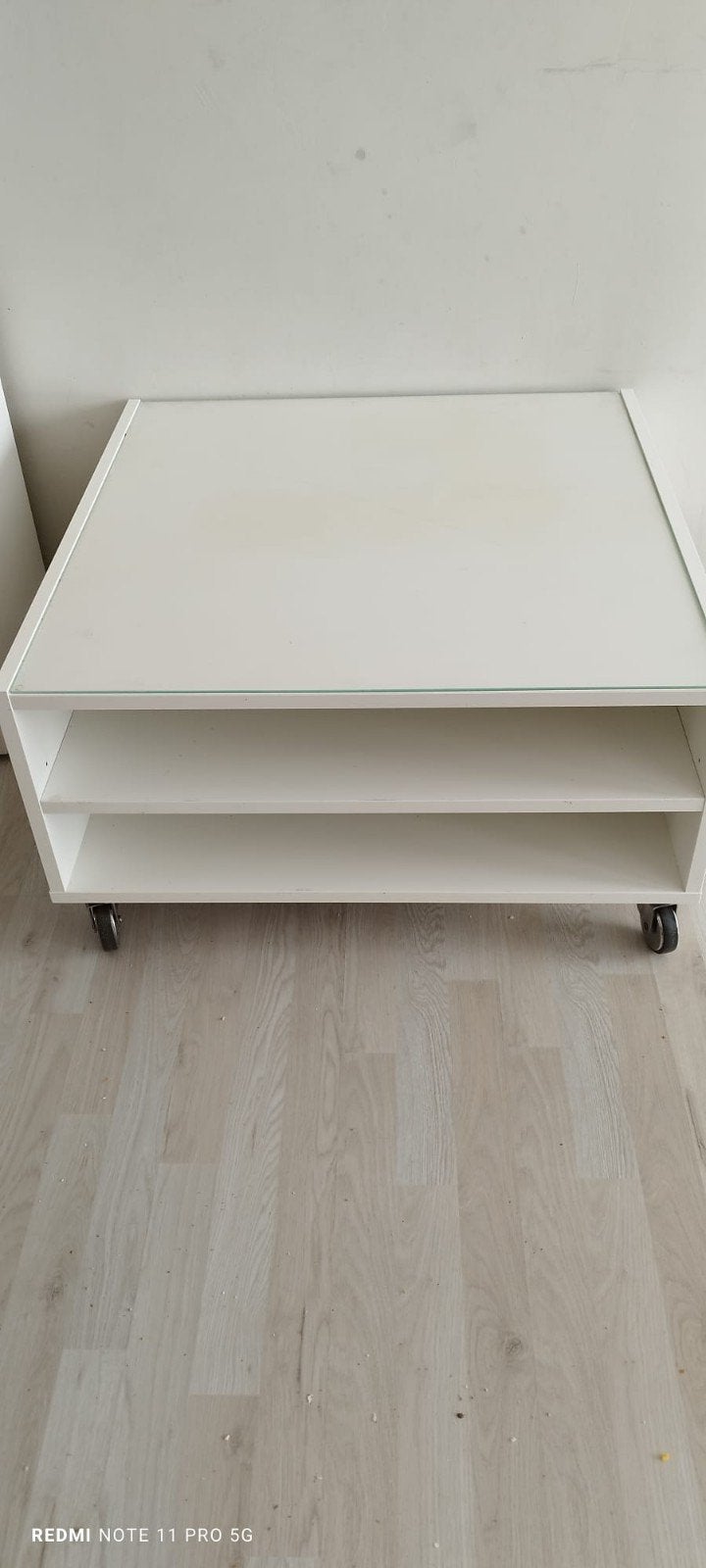 Gebruikte salontafel met opbergruimte en wieltjes, Huis en Inrichting, Tafels | Salontafels, Ophalen, Kunststof, Gebruikt, 50 tot 100 cm
