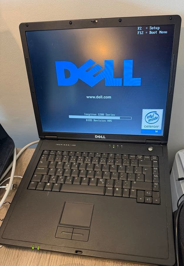Dell Inspiron 1200 Laptop - Windows XP, Gebruikt, HDD, Minder dan 4 GB, Minder dan 2 Ghz
