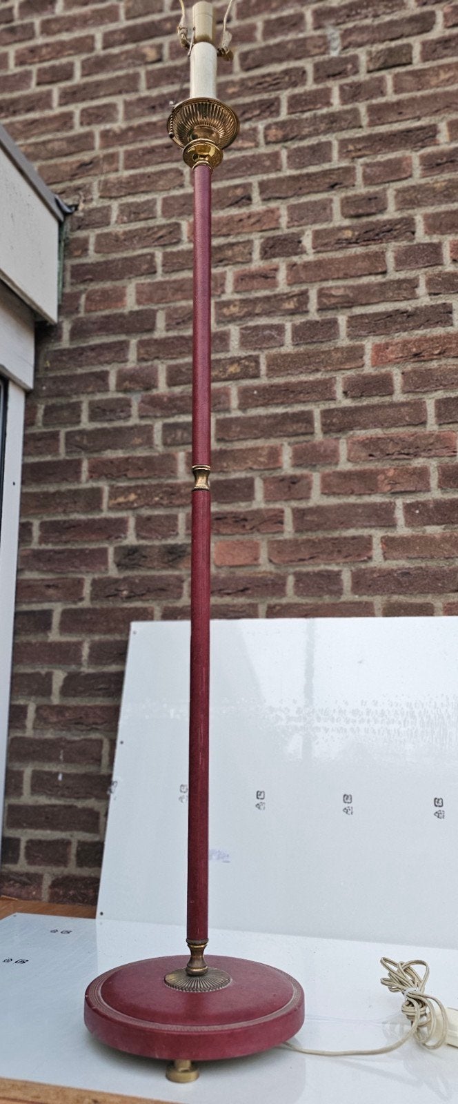 Vintage staande lamp rood leer & messing – klassiek / Hollyw, Ophalen of Verzenden, Korf of Paal