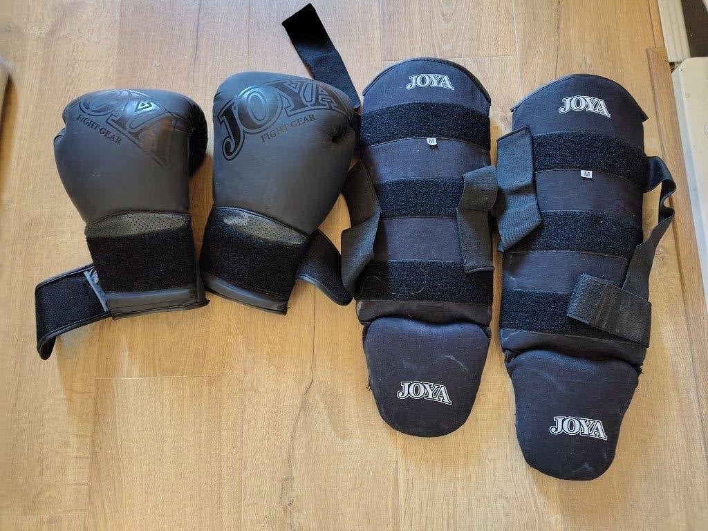 Bokshandscoenen en scheenbeschermers voor kickboksen, Sport en Fitness, Overige, Vechtsportbescherming, Zo goed als nieuw, Maat M