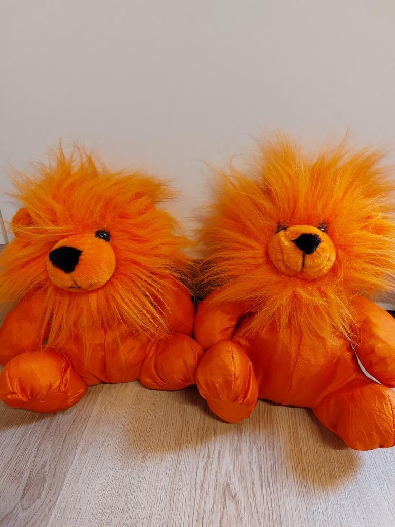 2x oranje leeuw knuffel voetbal wk, Kinderen en Baby's, Speelgoed | Knuffels en Pluche, Ophalen of Verzenden