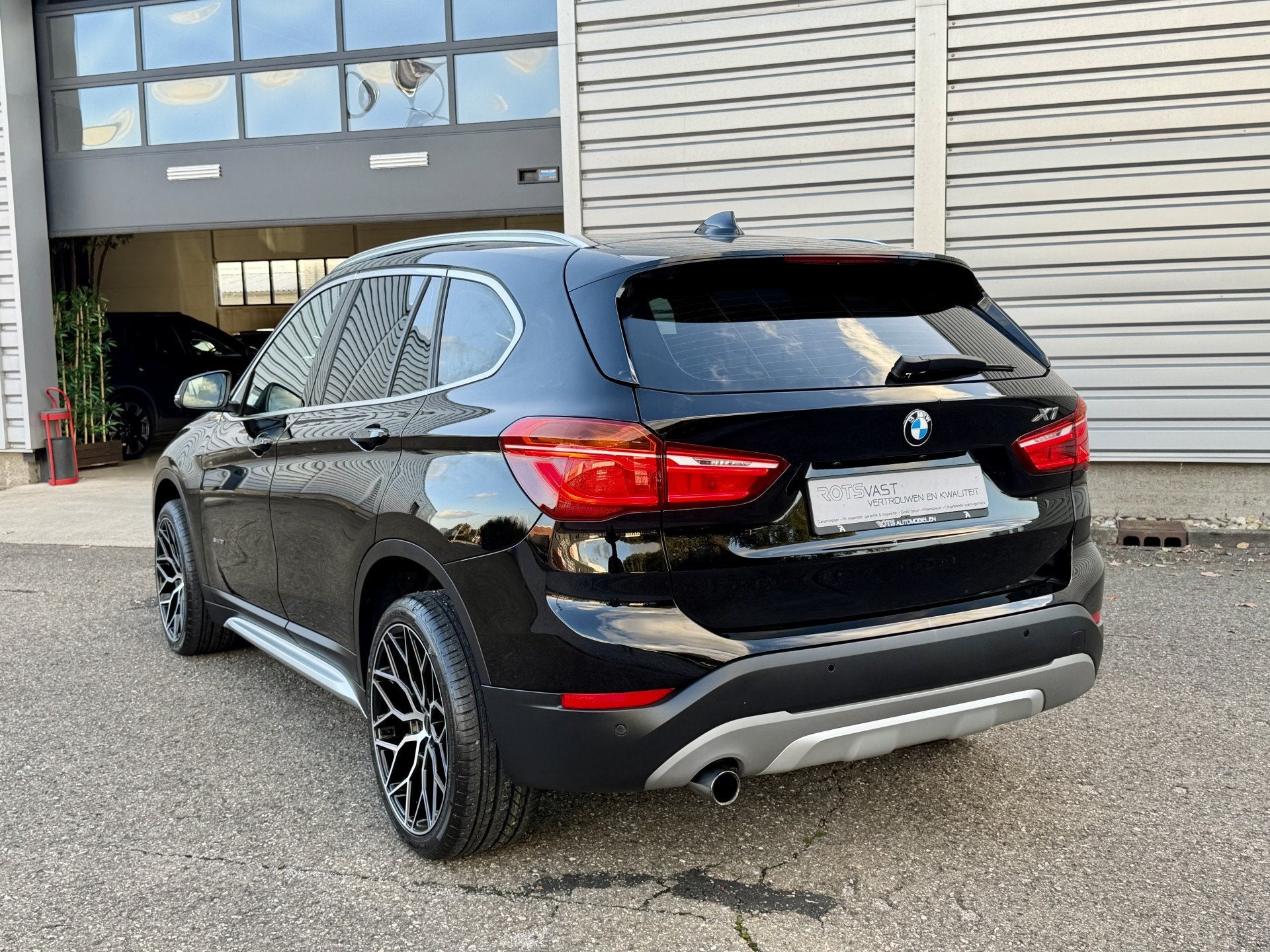 BMW X1 sDrive18i Executive Navi|Leer|LED|PDC|Cruis Zwart!, Auto's, 136 pk, Gebruikt, Met garantie (alle), Zwart