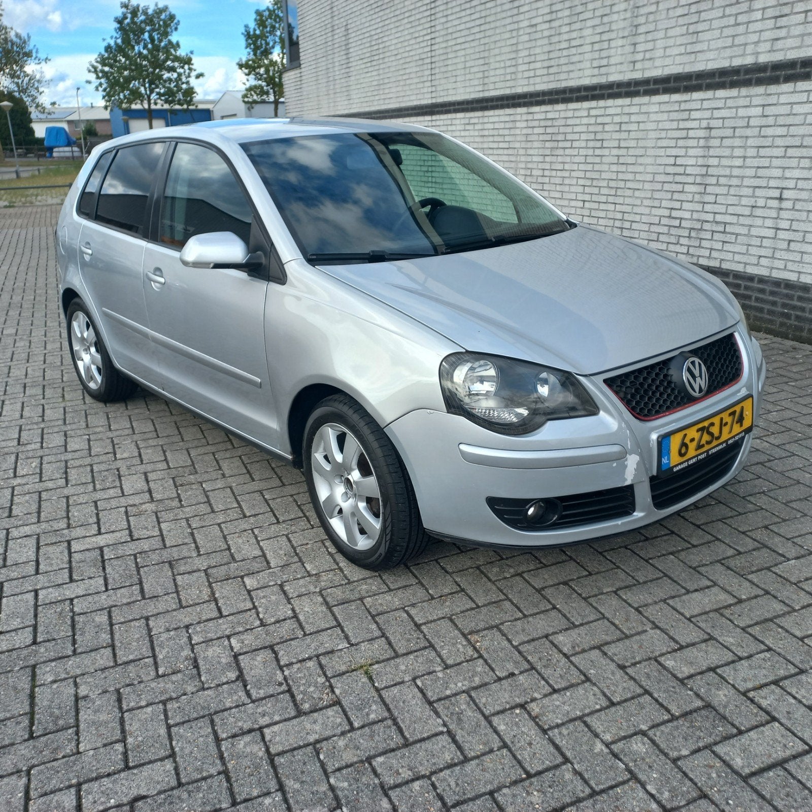 VW polo 1.4 16v  Grijs nw APK , airco!  koopje!!!, Auto's, Voorwielaandrijving, 74 pk, 990 kg, 49 €/maand