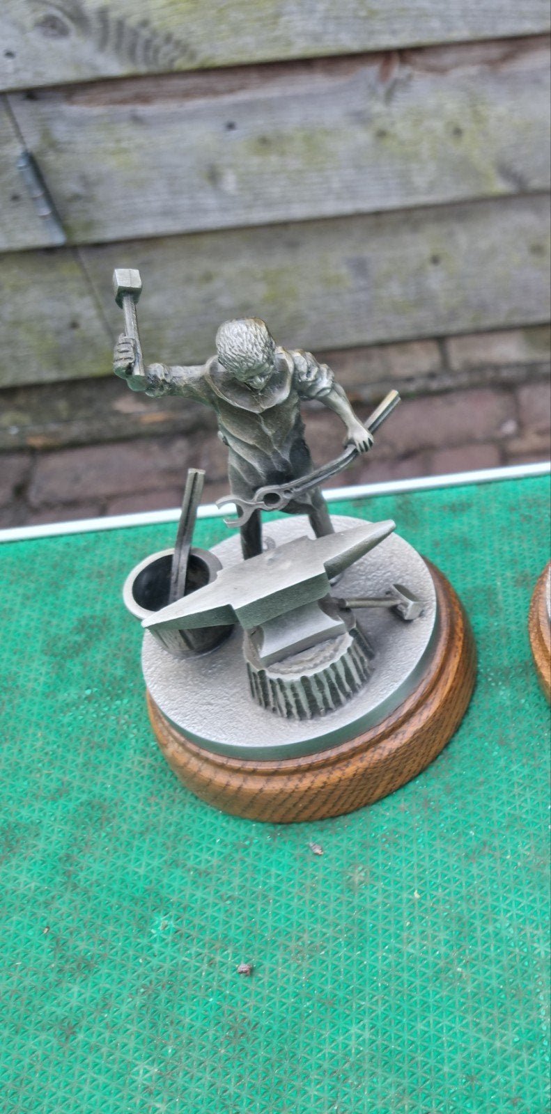 Ambachtsman beeldje  can tin- Smid aan het werk, Minder dan 20 cm, Ophalen of Verzenden, Op sokkel, Beeld