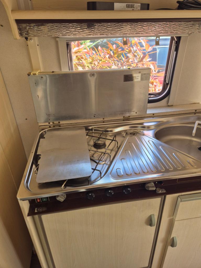 Inbouw keuken Eifelland- 3-pits kookplaat en wasbak orgineel, Caravans en Kamperen, Ophalen
