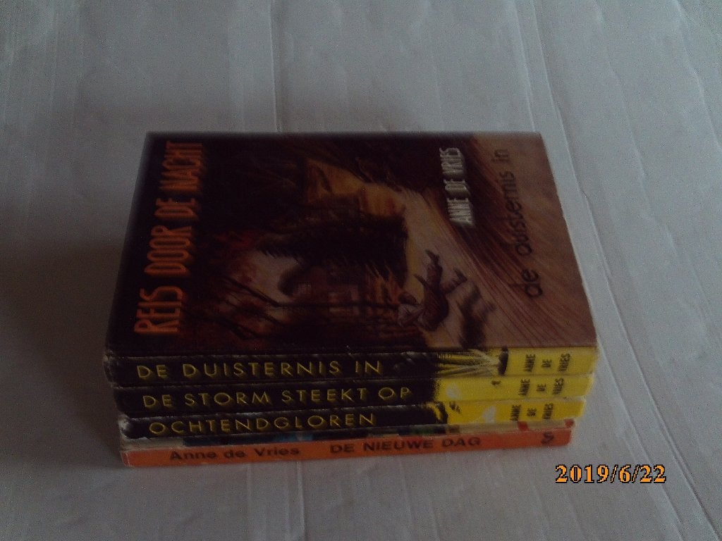 4 delen reis door de nacht - anne de vries, Ophalen of Verzenden, Gelezen