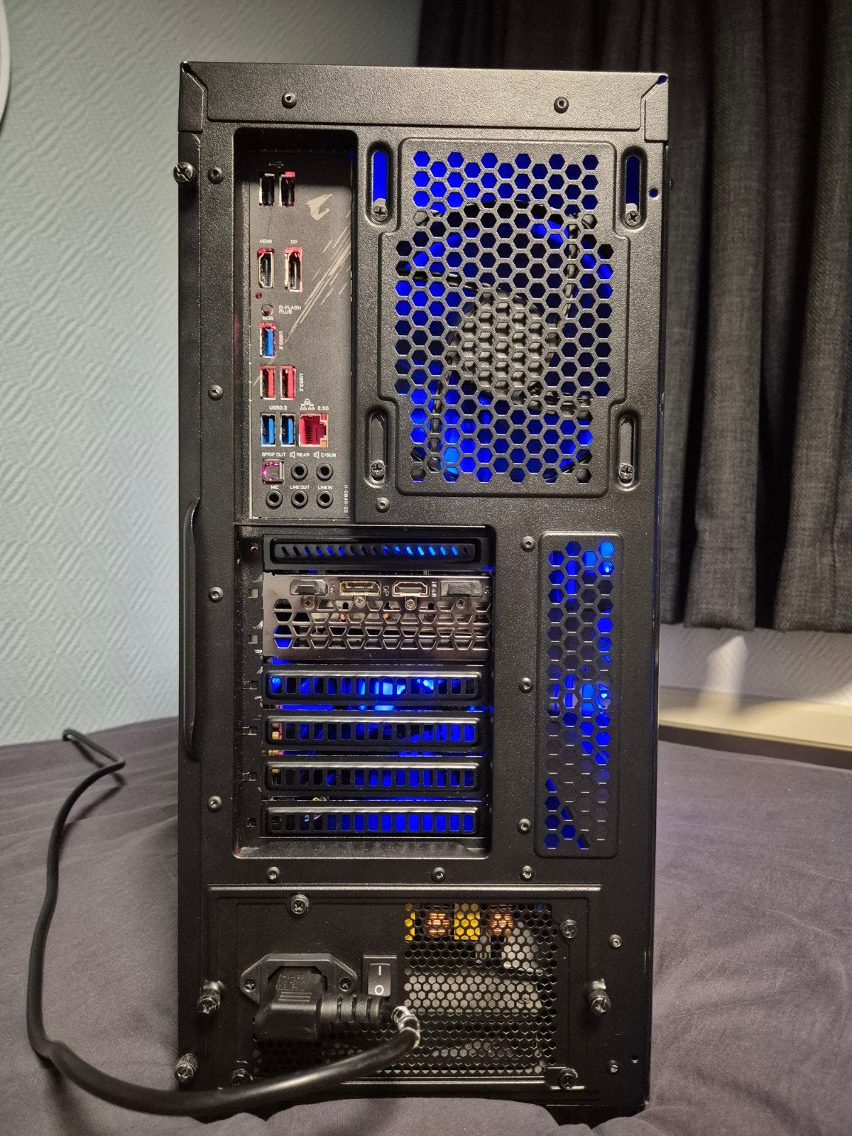 Foto 5 van Gaming PC RTX 3070 | Ryzen 5 3600 | 1,3TB