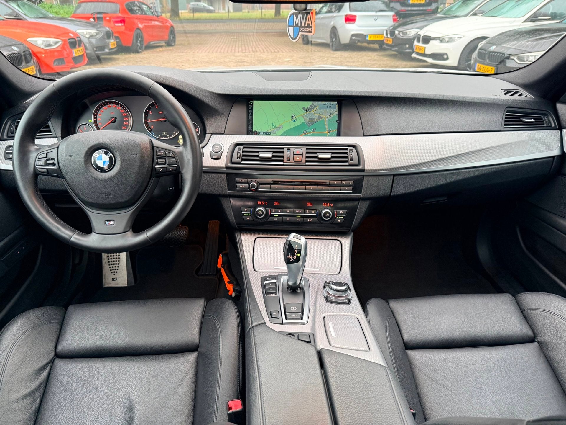 BMW 5-serie 520i High Executive M Sport|Nieuwe Ketting|19 in, Auto's, Automaat, Gebruikt, Zwart, 4 cilinders