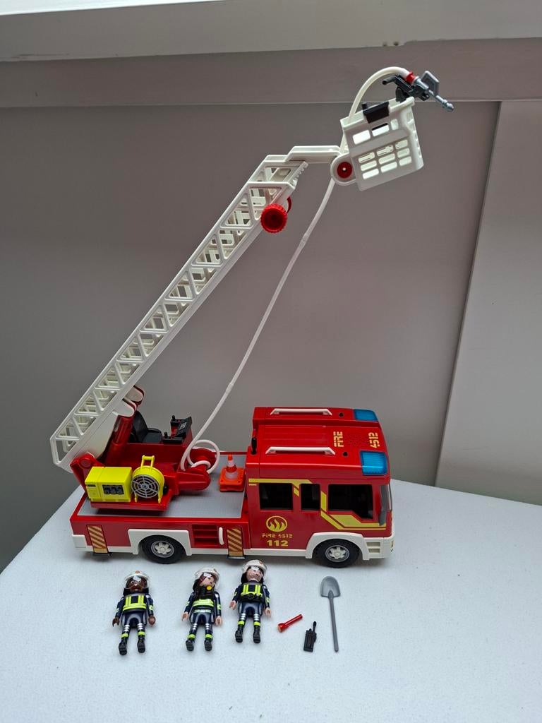 Playmobil Brandweerladderwagen met figuren en accessoires, Ophalen of Verzenden, Zo goed als nieuw