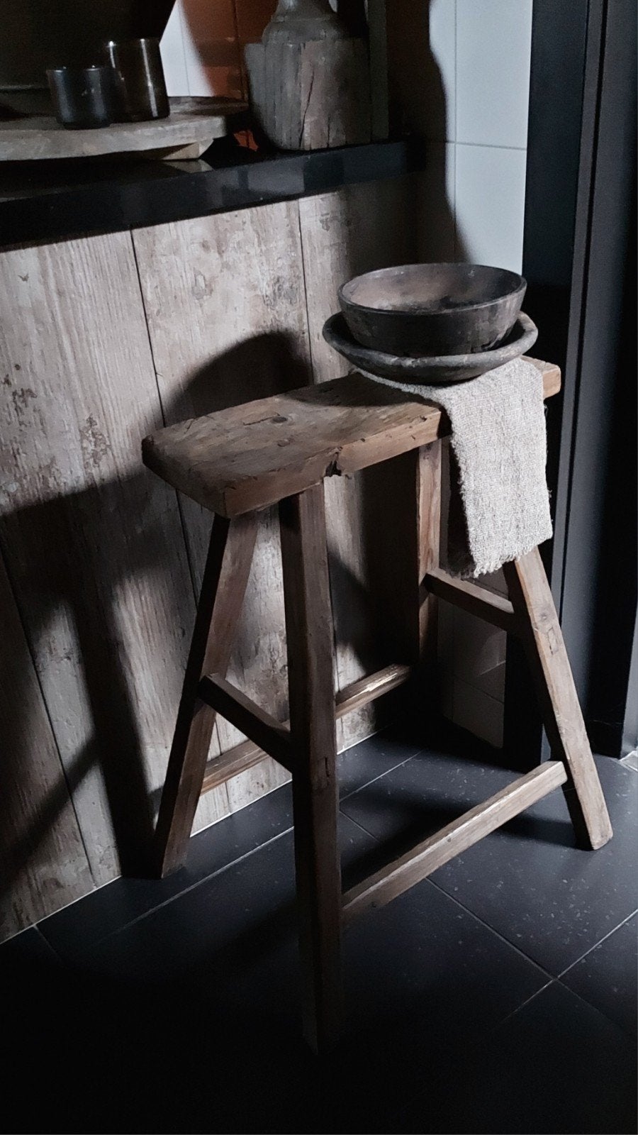 Sober stoer landelijk krukje ter decoratie keuken/badkamer, Huis en Inrichting, Ophalen, Hout