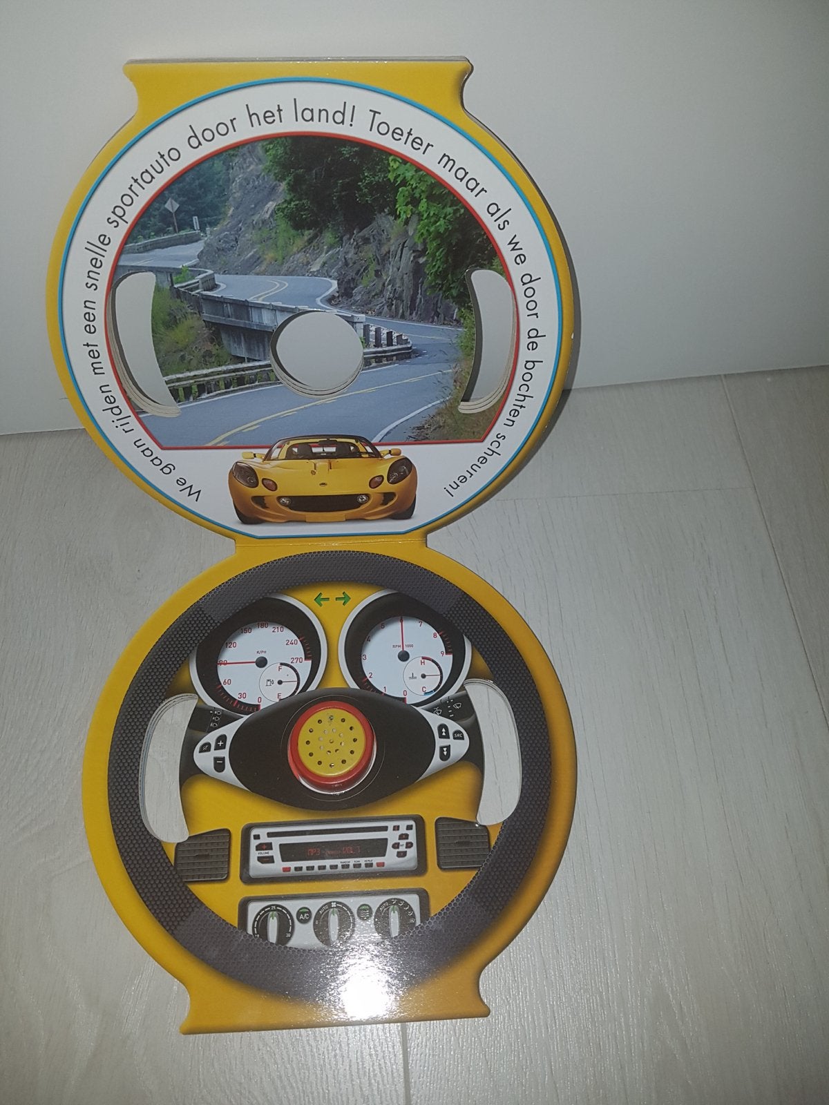Boekje in de vorm van een racestuur - Interactief kinderboek, Ophalen of Verzenden, Zo goed als nieuw, 1 tot 2 jaar