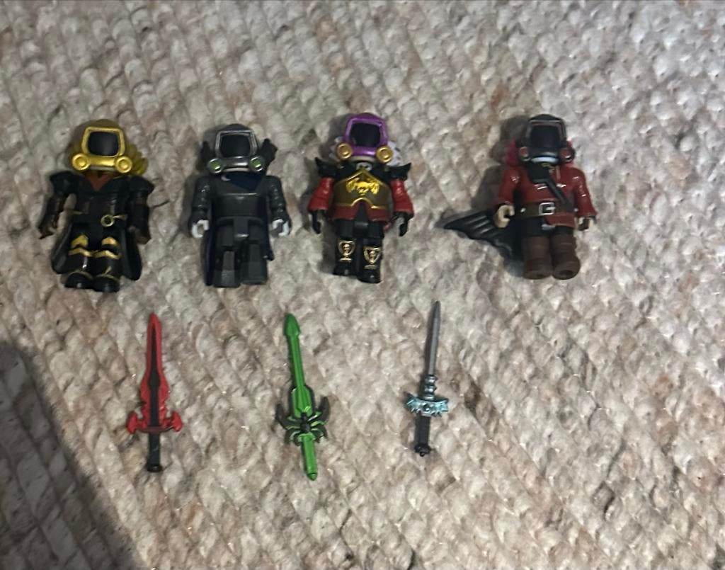 Roblox Endominus poppetjes met zwaarden, Ophalen, Gebruikt