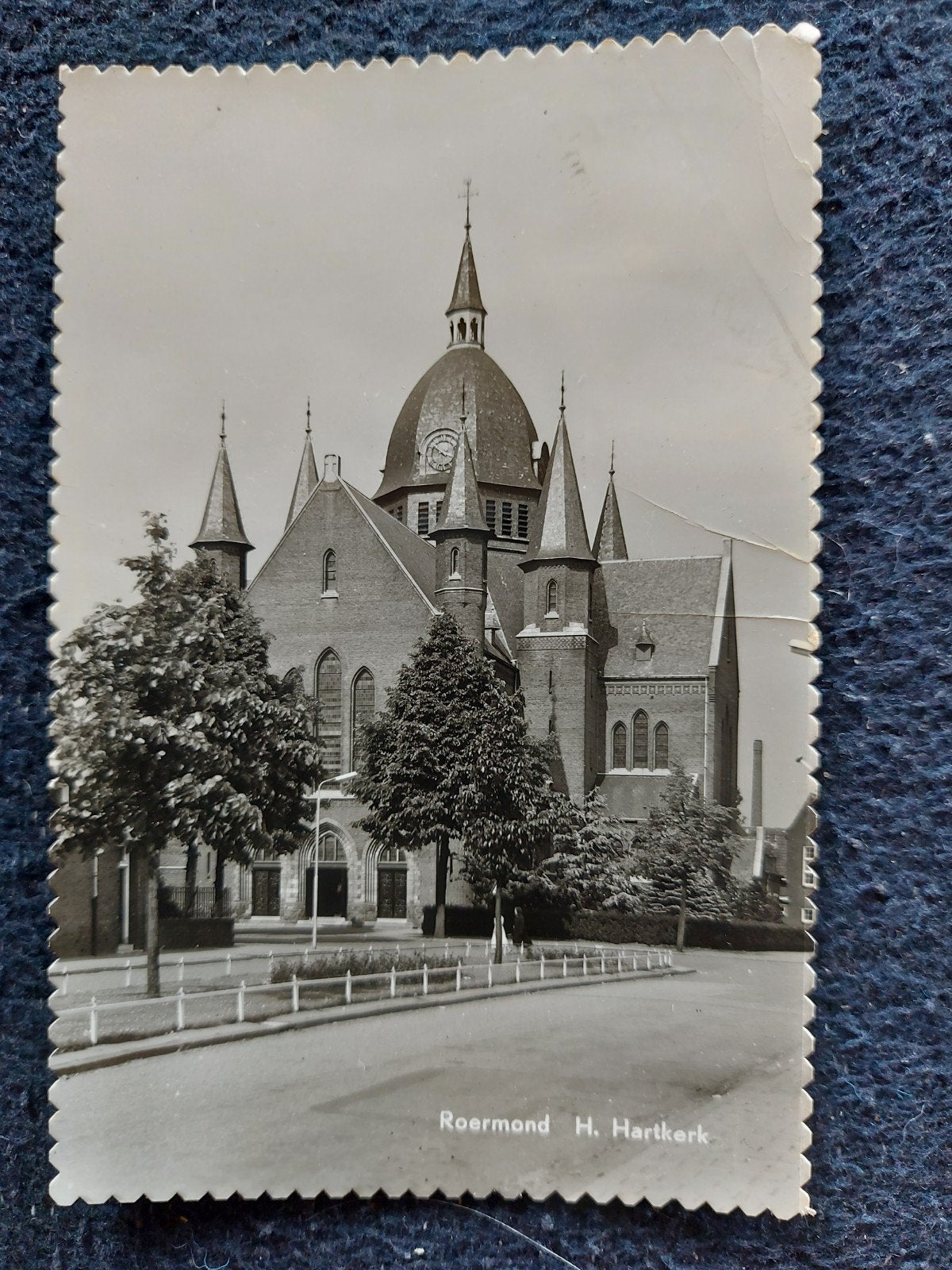 Oude Ansichtkaart Roermond H. Hartkerk Gelopen, Verzamelen, Ansichtkaarten | Nederland, Ophalen of Verzenden, 1940 tot 1960, Gelopen
