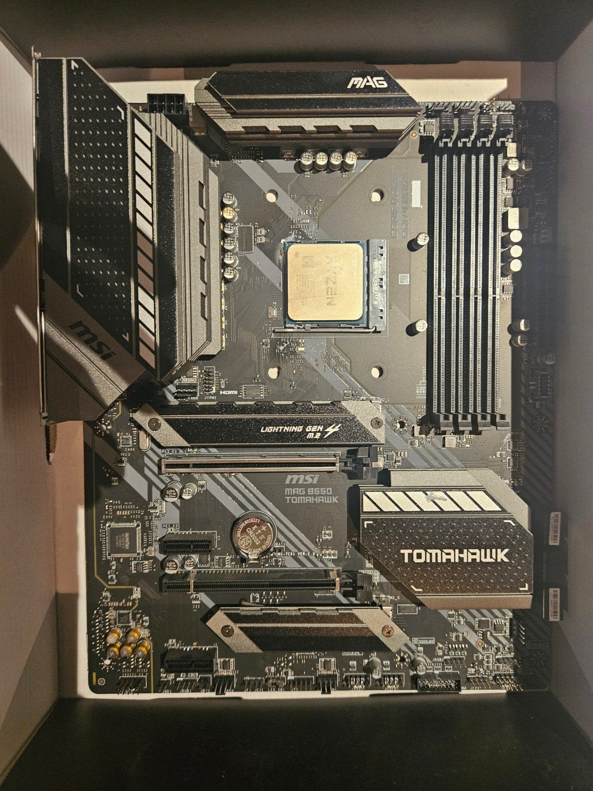 MSI MAG B550 TOMAHAWK moederbord met AMD Ryzen 5 5600X, Computers en Software, Ophalen, DDR4, AM4, Zo goed als nieuw