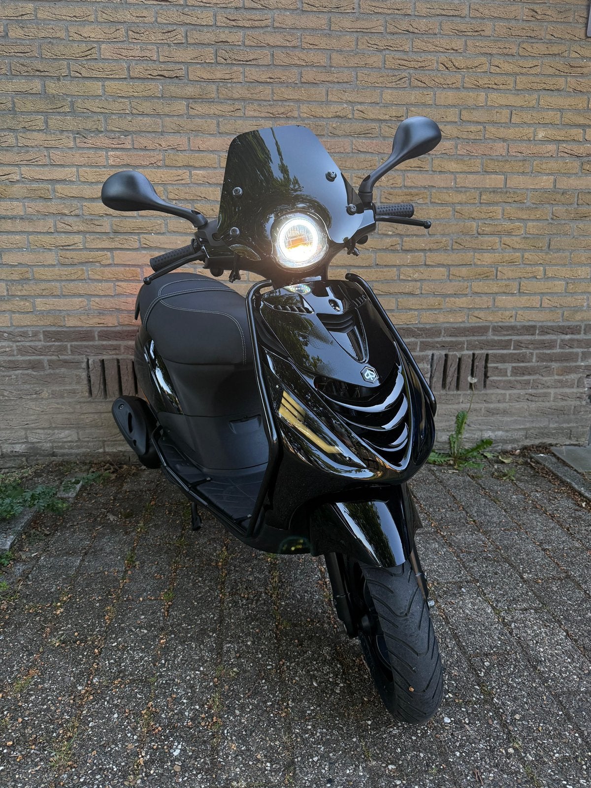 Piaggio Zip SP 2000 4t brom 2016 led valbeugels smoke, Ophalen, Zo goed als nieuw