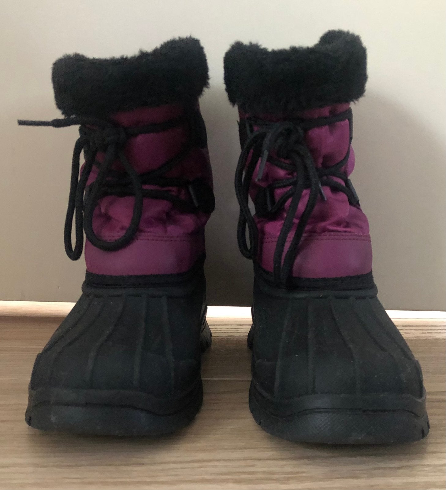 Snowboots zwart met paars mt 32/33. Alleen ophalen, Ophalen, Meisje, Overige typen, Zo goed als nieuw