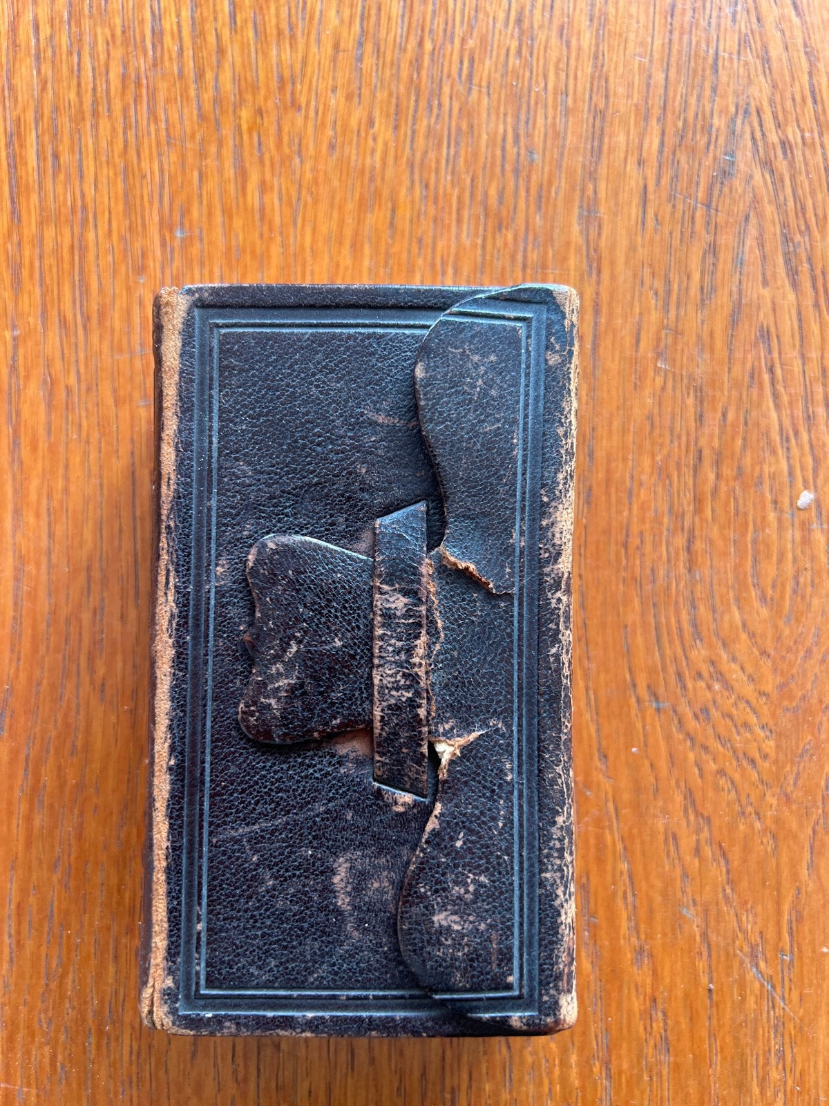 Antieke Mini-Bijbel met Leren Band - Zeldzaam Exemplaar, Antiek en Kunst, Antiek | Boeken en Bijbels, Ophalen