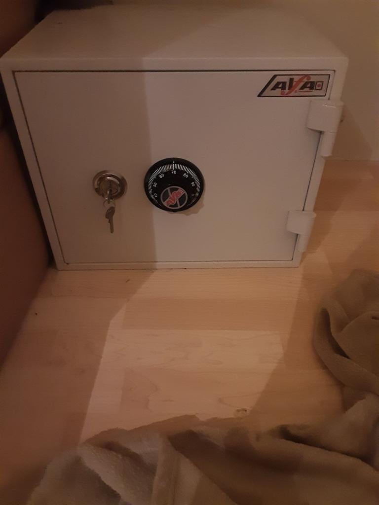 AVAO Kluis met sleutel en cijferslot, Ophalen of Verzenden, Gebruikt, Brandkast