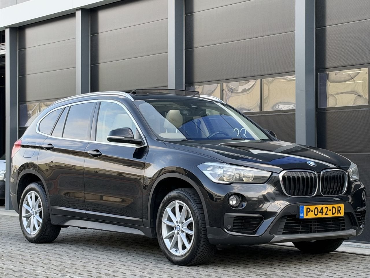 BMW X1 2.0 18D Pano Leer Camera Clima (bj 2018, automaat), 1995 cc, Verwarmde buitenspiegels, 1445 kg, Zwart