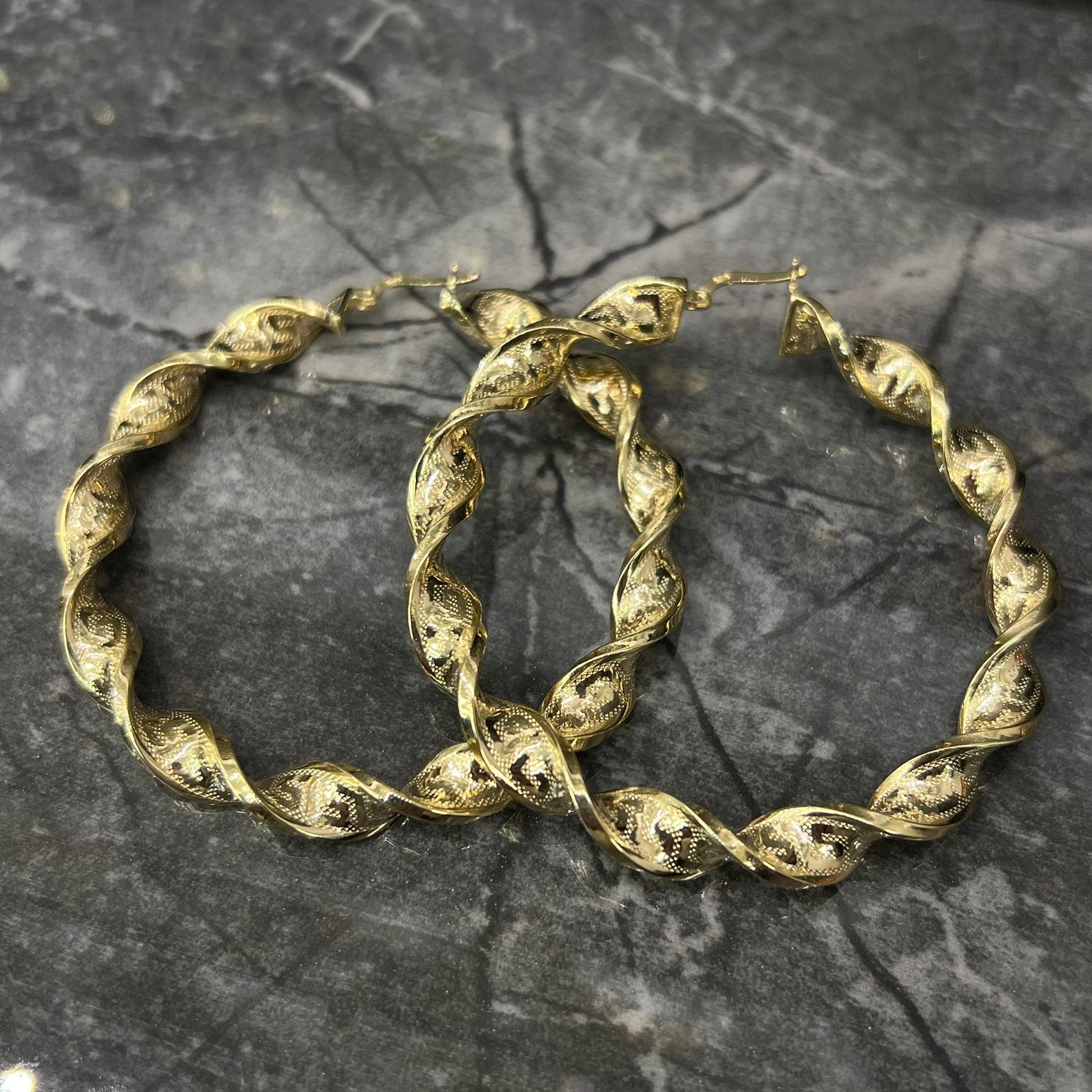 14k gouden wokkel oorbellen, Nieuw, Ophalen of Verzenden, Knopjes of Stekers, Goud
