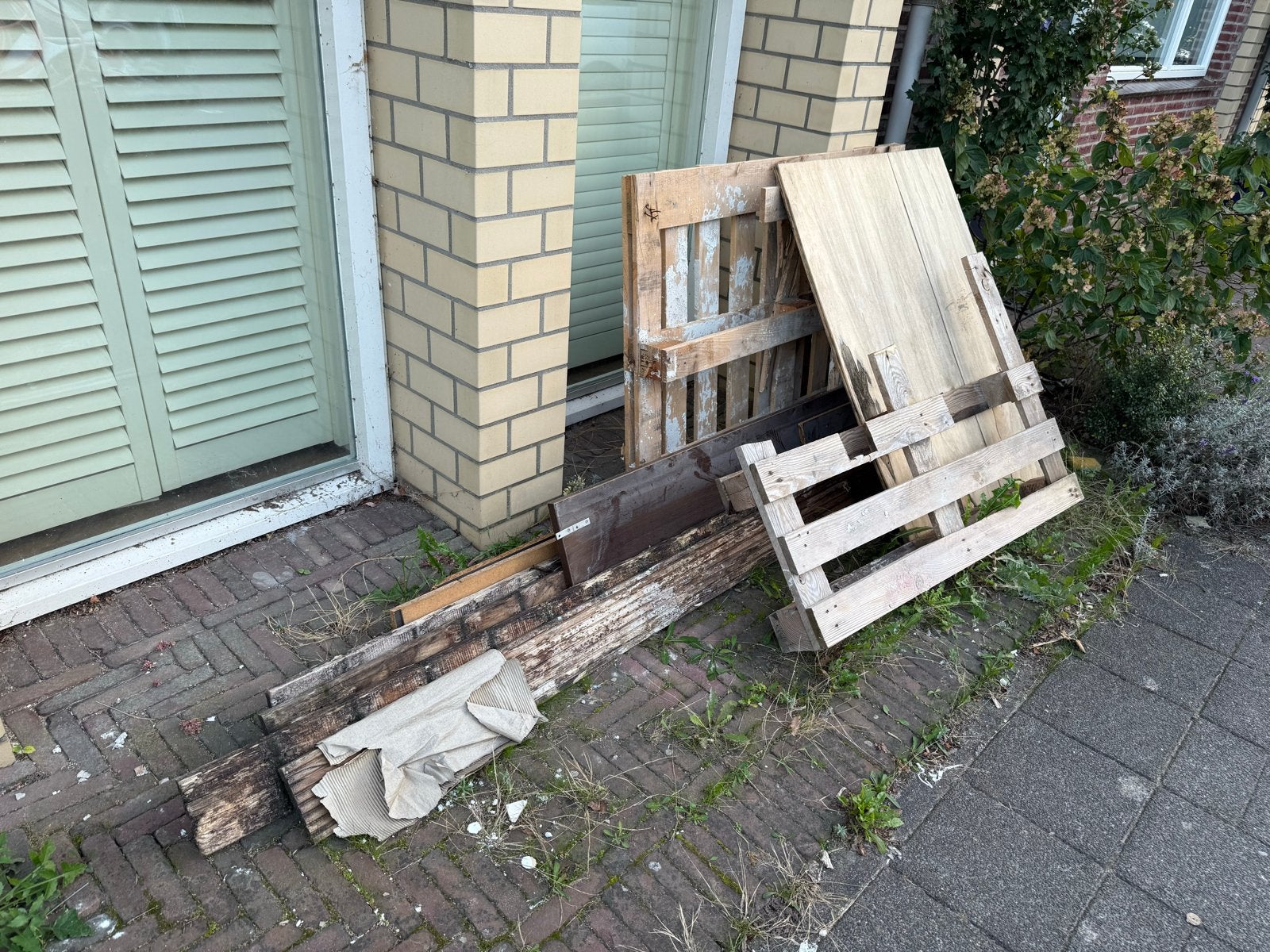 Divers resthout en pallets gratis af te halen, Doe-het-zelf en Verbouw, Ophalen, Gebruikt, Minder dan 25 mm, Overige typen