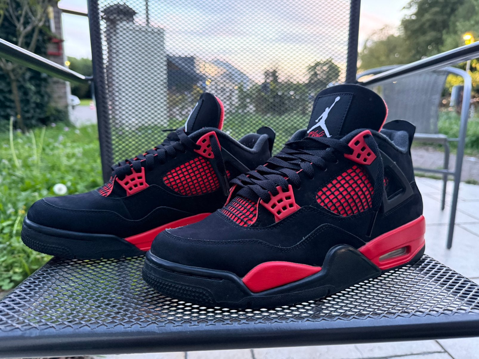 Air Jordan 4 Red Thunder - Good condition . EU 42.50, Kleding | Heren, Zwart, Ophalen of Verzenden, Sneakers of Gympen, Zo goed als nieuw