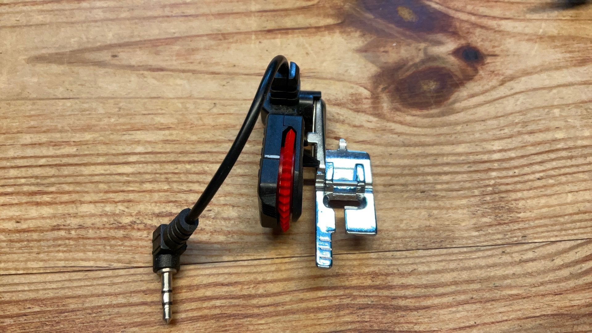 Husqvarna knoopsgat sensorvoet.  (2), Hobby en Vrije tijd, Ophalen of Verzenden, Gebruikt, Naaimachine, Husqvarna